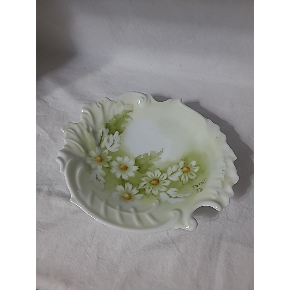 Vintage Hand Painted Porcelain Daisy Trinket Dish Scalloped Edge Signed Janet 83